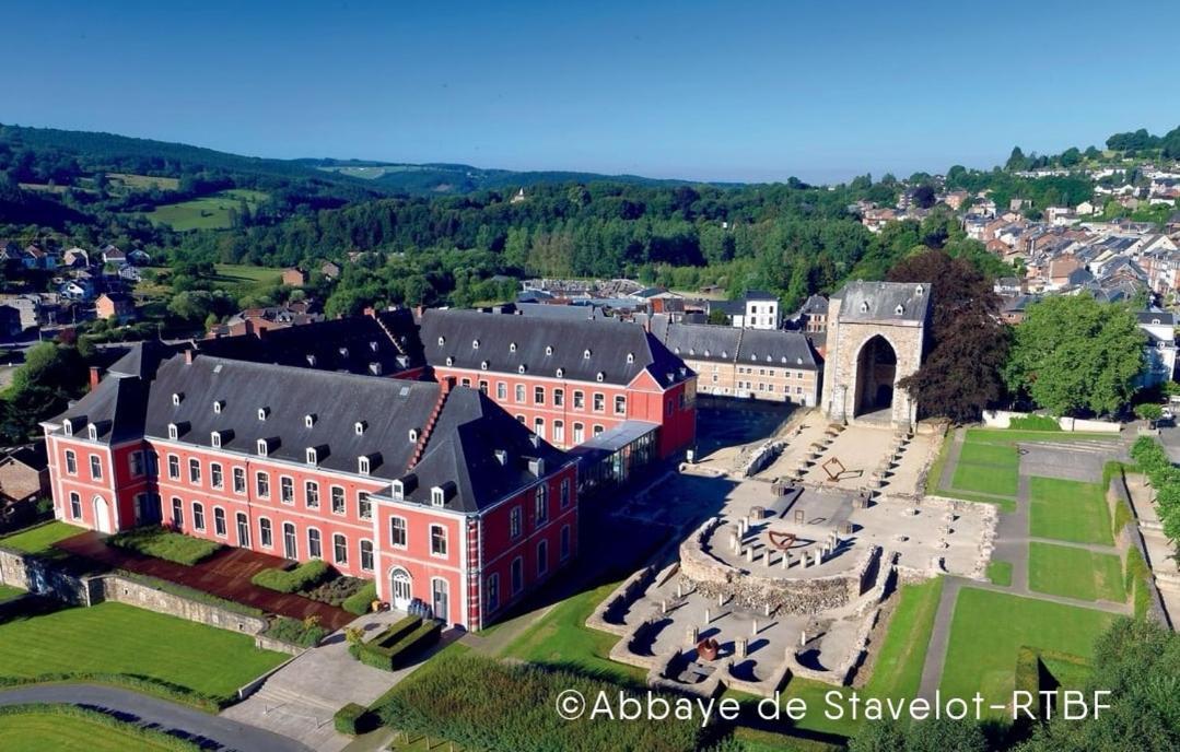 La Pierre Du Diable Bed and Breakfast Stavelot Exteriör bild